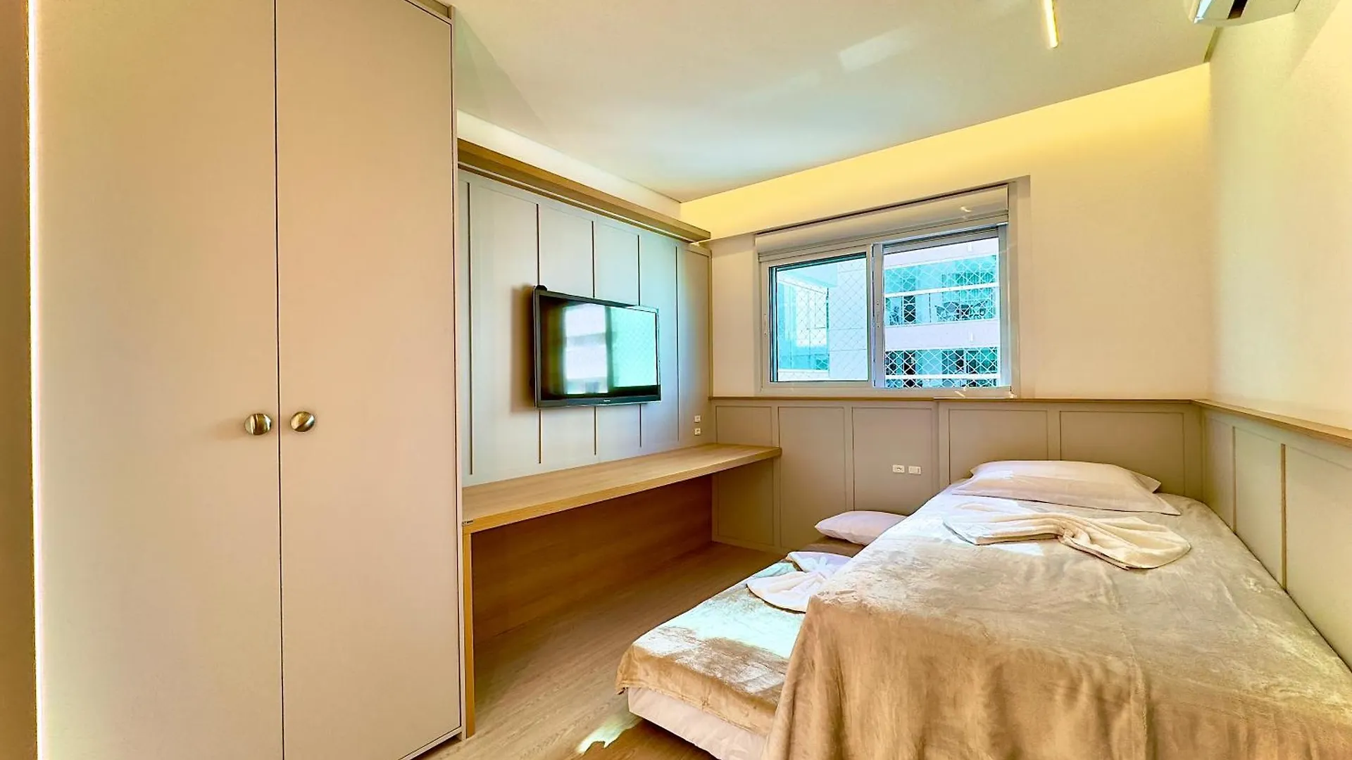 Apto Pe Na Areia Vista Mar Incrivel Condo Resort Completo Com Piscina Infinita, Beach Tennis, Academia, Sala De Jogos, Brinquedoteca, Playground E Portaria 24H 3 Quartos Com Ar-Condicionado, Churrasqueira Privativa Reserve Agora E Viva Essa Experienc Piçarras